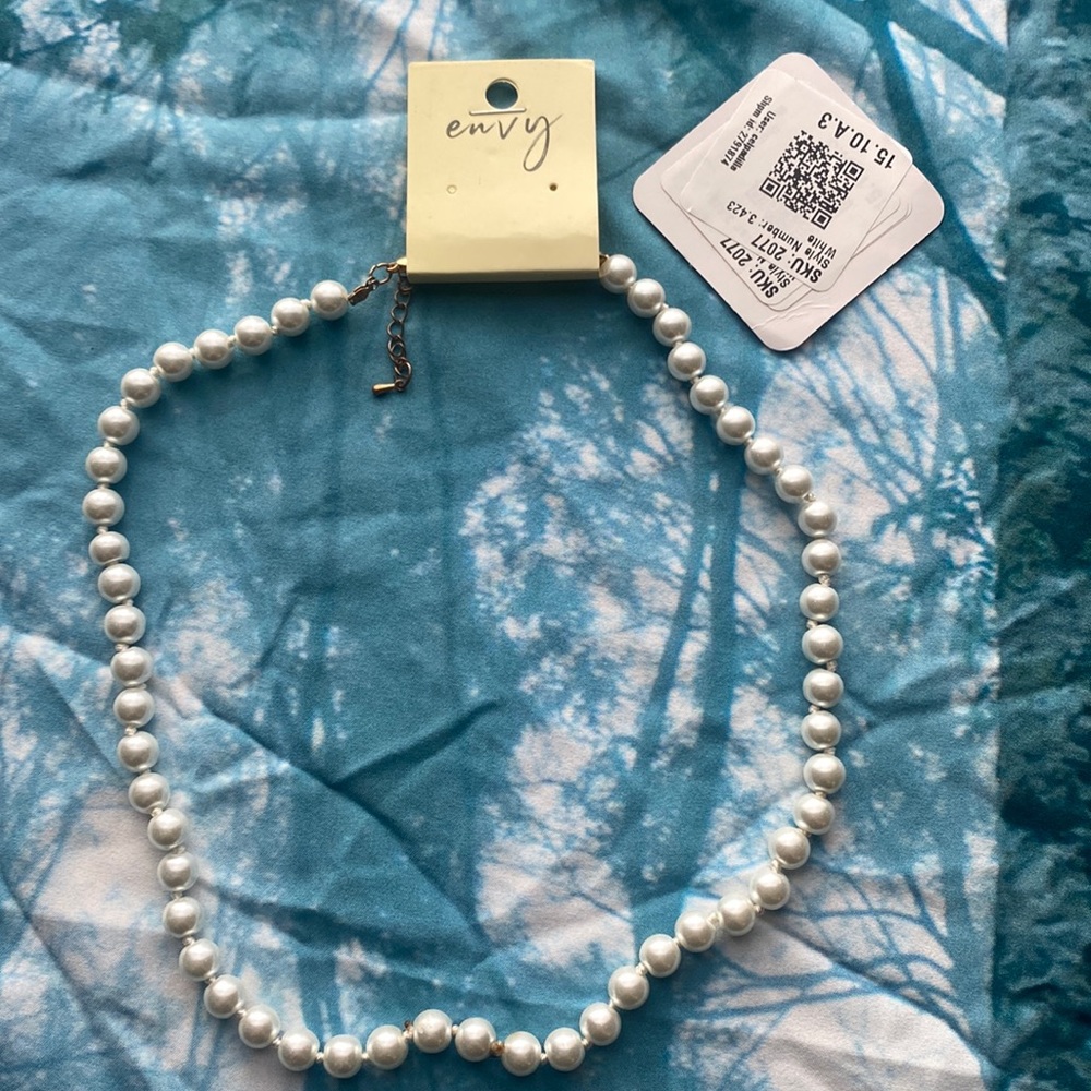 Envy pearl necklace